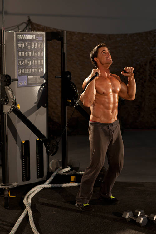 Alternating Cable Shoulder Press, start position