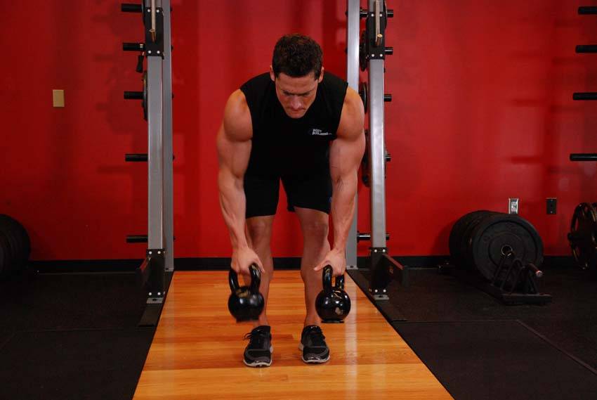 Alternating Kettlebell Row, start position