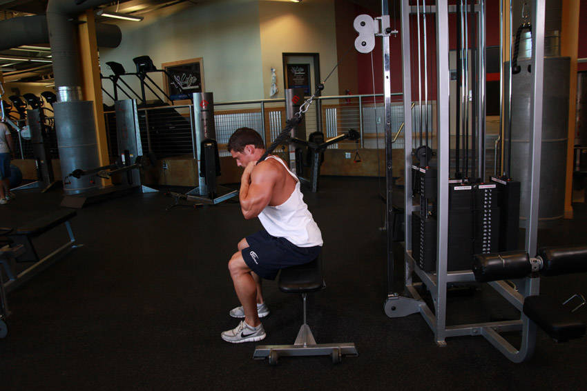 Cable Seated Crunch, start position