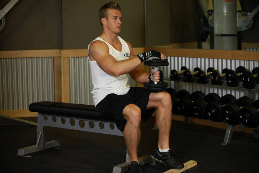 Dumbbell Seated One-Leg Calf Raise, start position