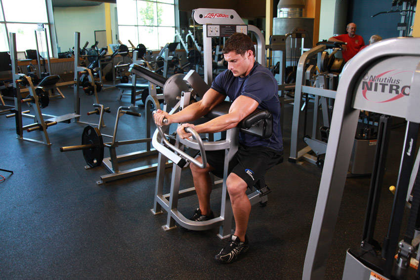 Machine Preacher Curls, start position