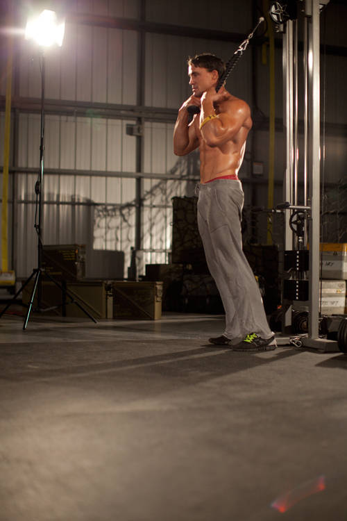 Standing Rope Crunch, start position