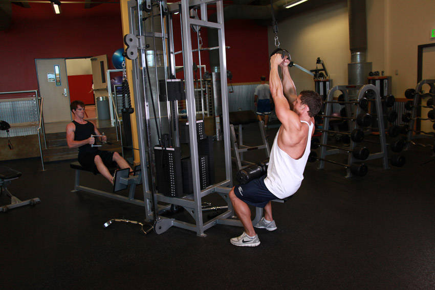 V-Bar Pulldown, end position
