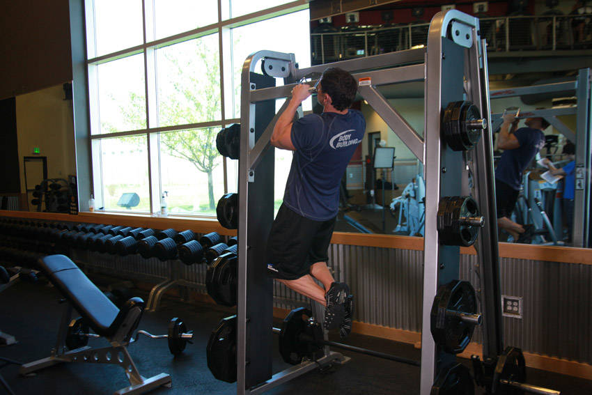 V-Bar Pullup, start position