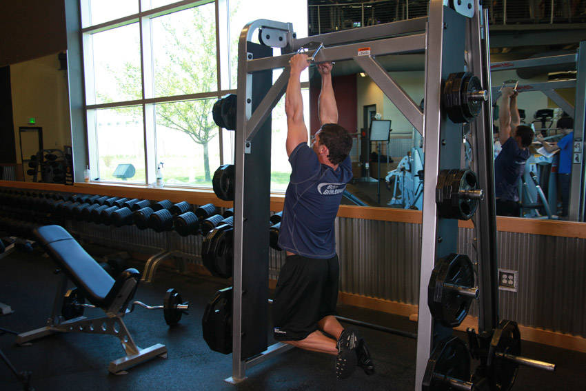 V-Bar Pullup, end position